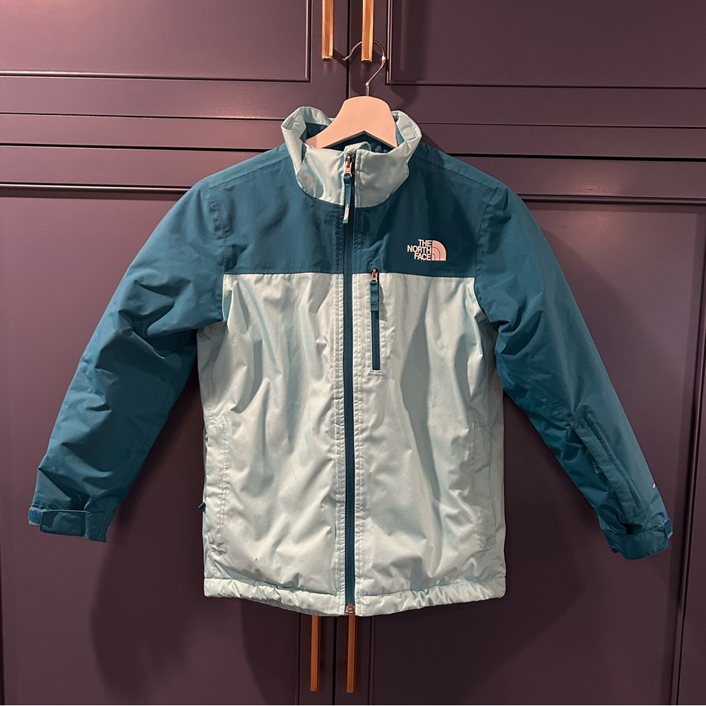 The North Face Youth Snowquest Plus Insulated Jacket - NF0A5G97. Girl Med. 10/12